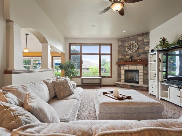 2690 PRAIRIE GARDEN TRAIL, Green Bay, WI 54313