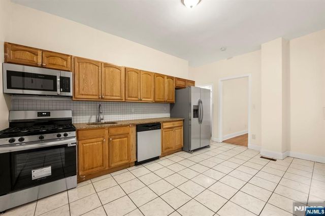 108 13th Street, Newark, NJ 07107