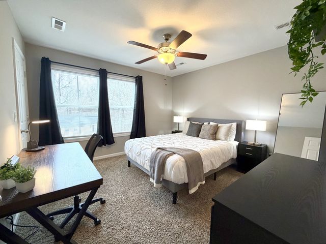 925 Woody Hills Dr, Clarksville, TN 37040