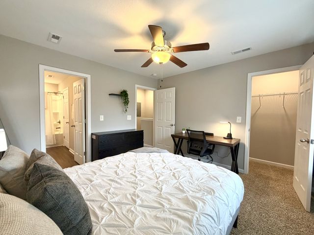 925 Woody Hills Dr, Clarksville, TN 37040