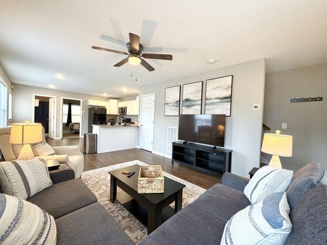 925 Woody Hills Dr, Clarksville, TN 37040