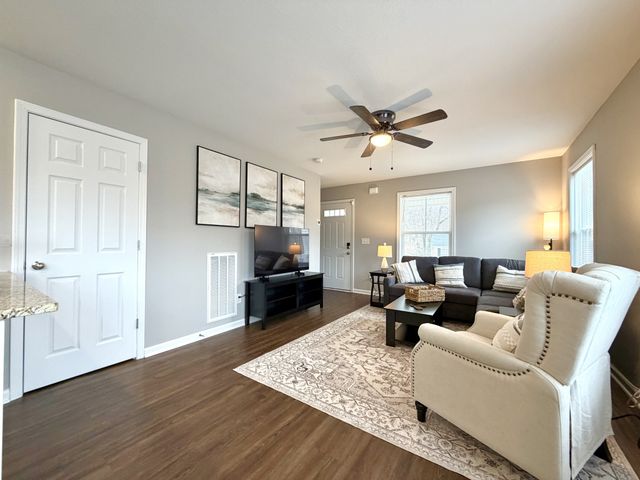 925 Woody Hills Dr, Clarksville, TN 37040