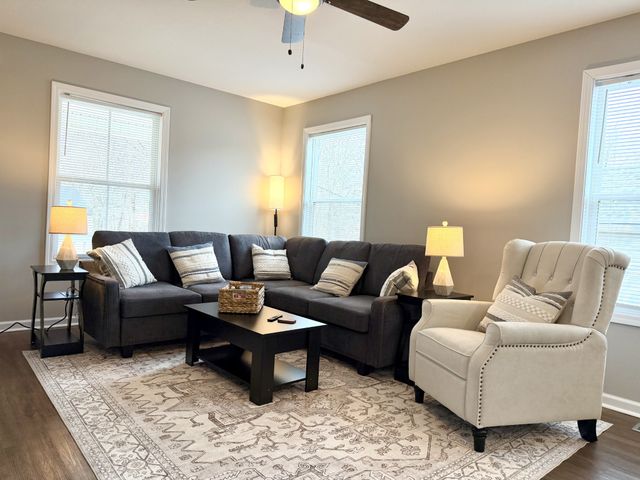 925 Woody Hills Dr, Clarksville, TN 37040