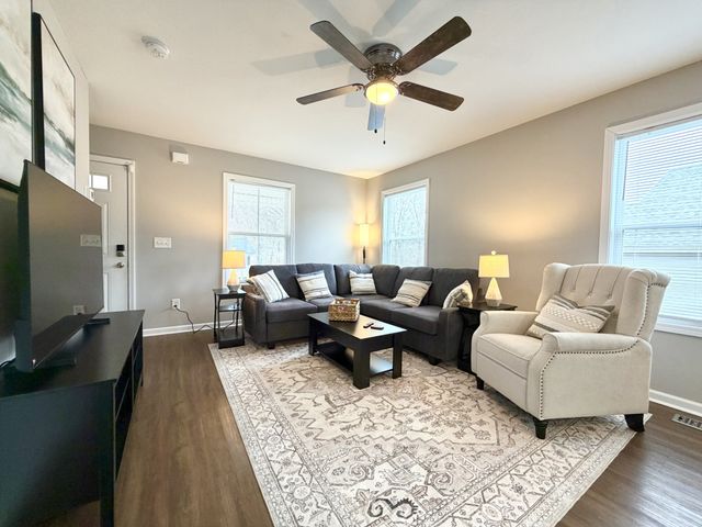 925 Woody Hills Dr, Clarksville, TN 37040