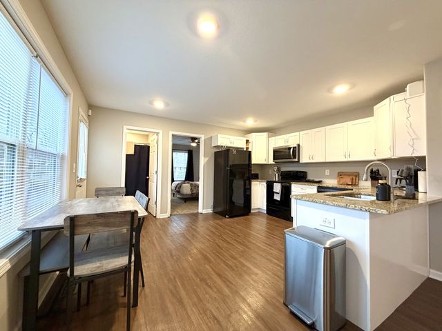 925 Woody Hills Dr, Clarksville, TN 37040