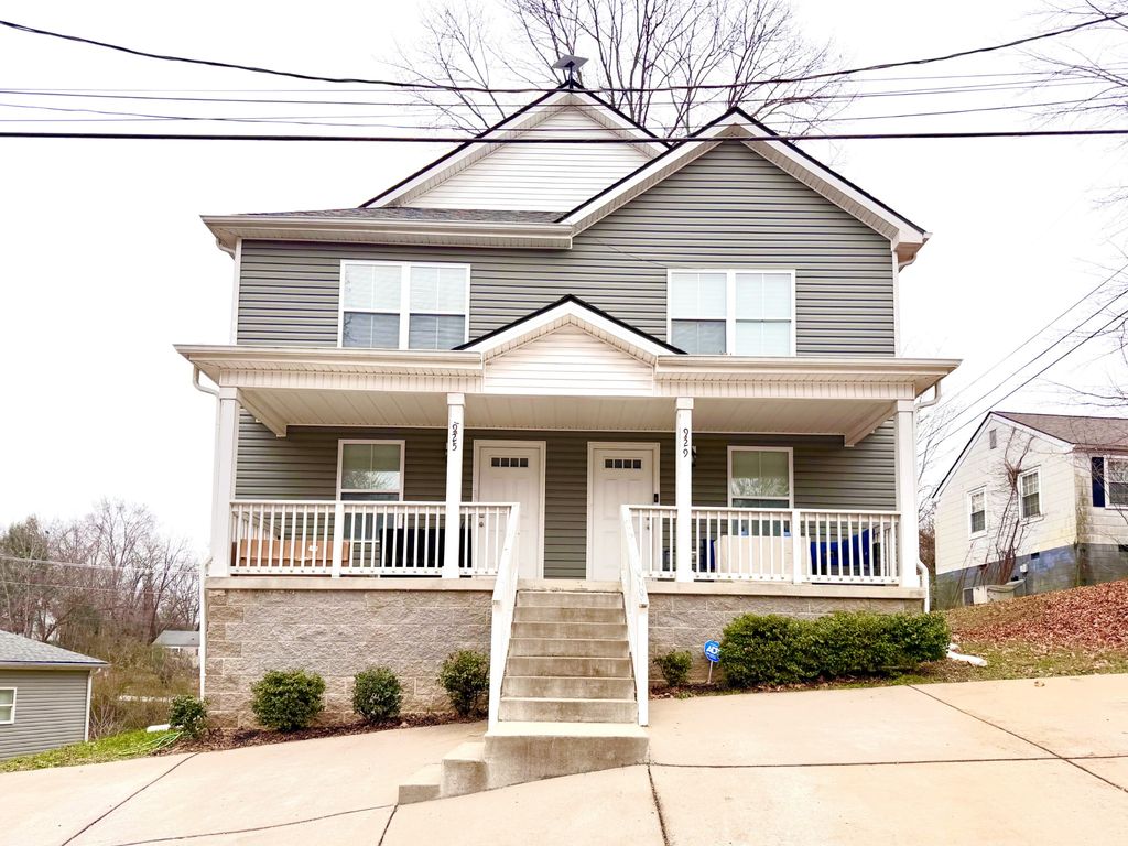 925 Woody Hills Dr, Clarksville, TN 37040