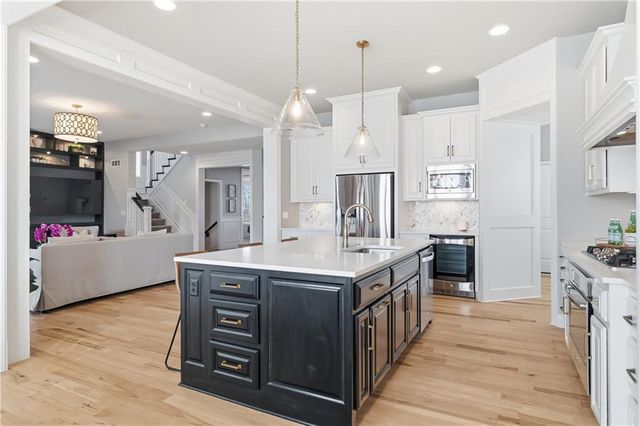 10305 W 170th Place, Overland Park, KS 66221