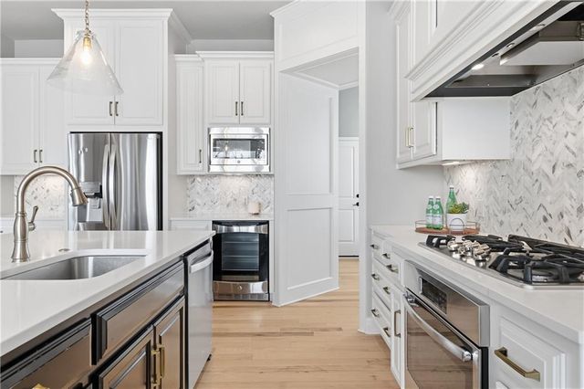 10305 W 170th Place, Overland Park, KS 66221