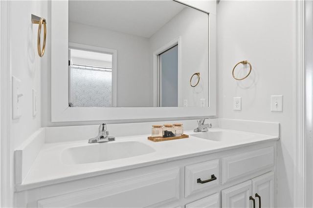 10305 W 170th Place, Overland Park, KS 66221