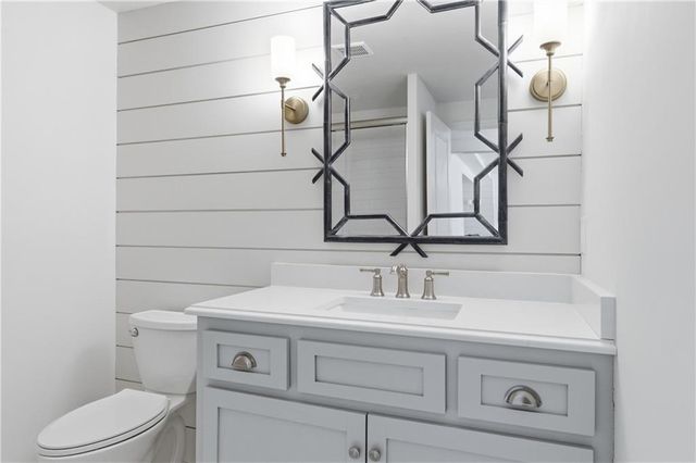 10305 W 170th Place, Overland Park, KS 66221