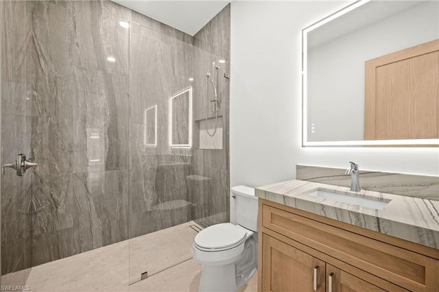 1460 Venetian CT, Cape Coral, FL 33904