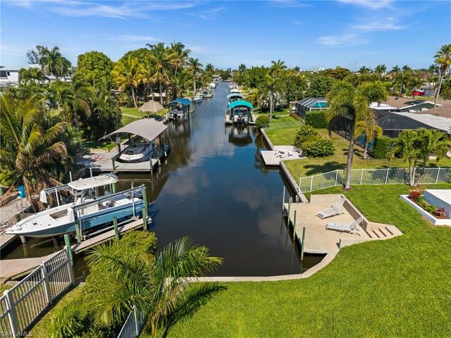 1460 Venetian CT, Cape Coral, FL 33904