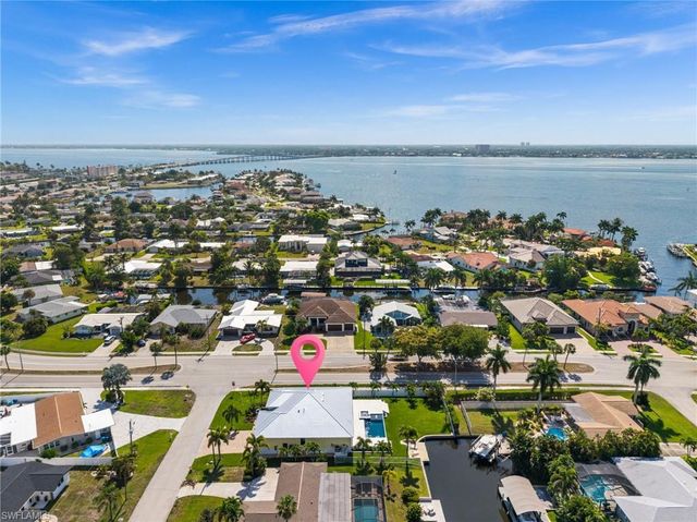 1460 Venetian CT, Cape Coral, FL 33904