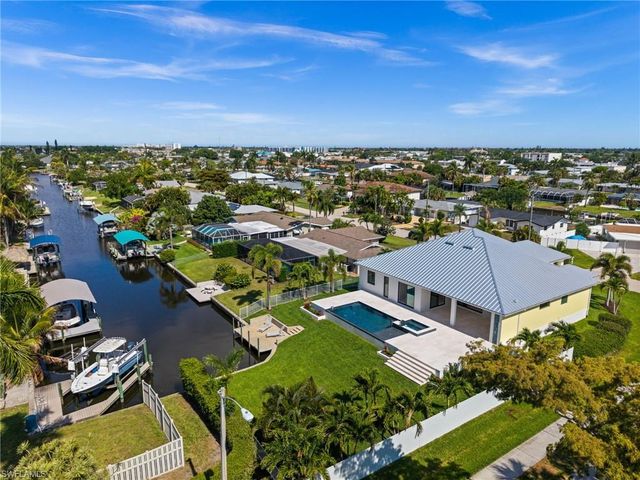 1460 Venetian CT, Cape Coral, FL 33904