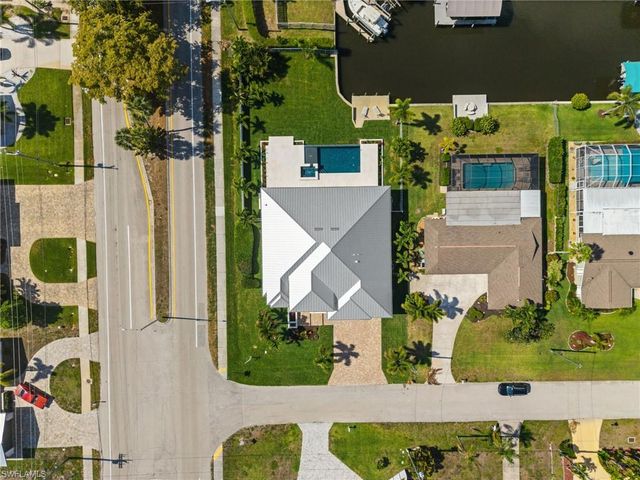 1460 Venetian CT, Cape Coral, FL 33904