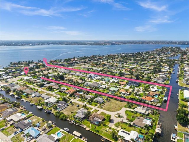 1460 Venetian CT, Cape Coral, FL 33904