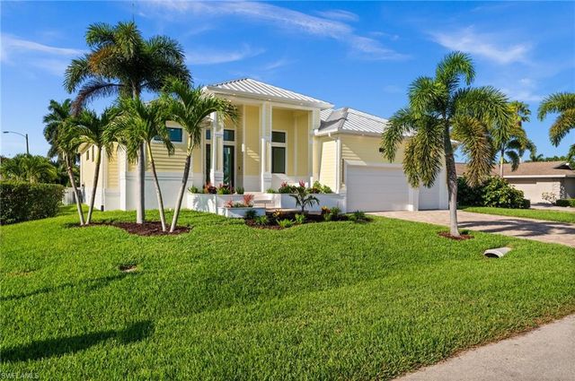 1460 Venetian CT, Cape Coral, FL 33904