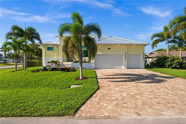 1460 Venetian CT, Cape Coral, FL 33904