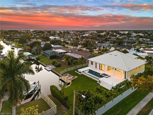 1460 Venetian CT, Cape Coral, FL 33904