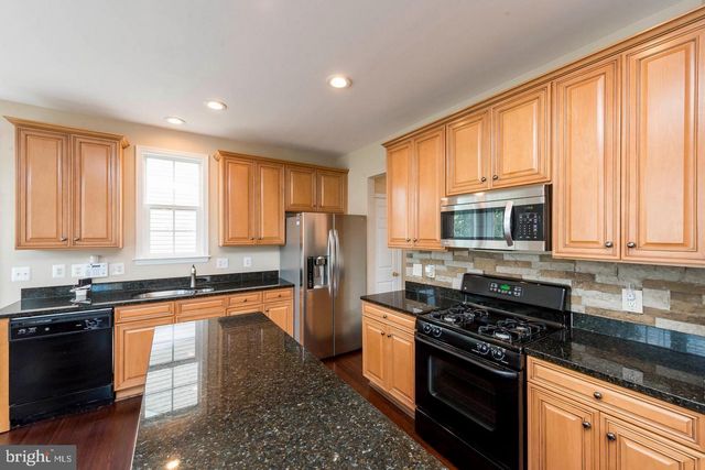 8913 YELLOWLEG CT, Gainesville, VA 20155