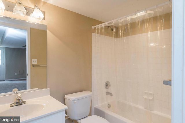 8913 YELLOWLEG CT, Gainesville, VA 20155