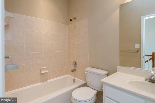 8913 YELLOWLEG CT, Gainesville, VA 20155