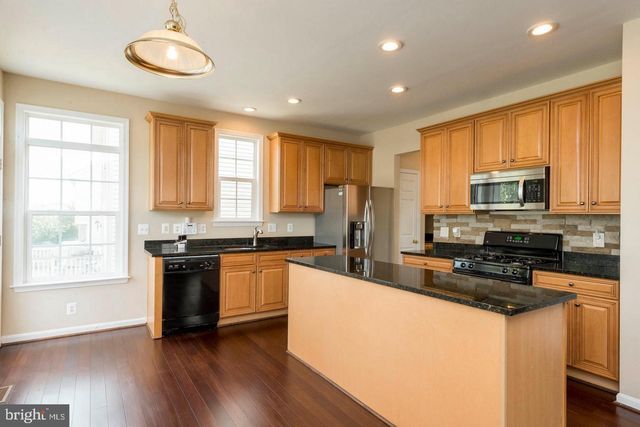 8913 YELLOWLEG CT, Gainesville, VA 20155