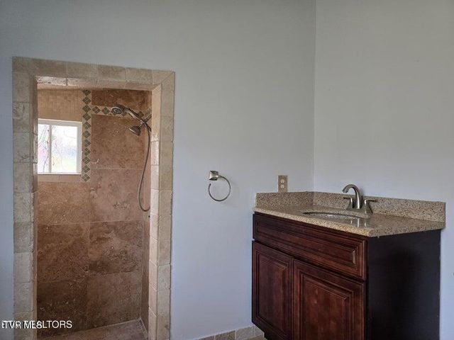 197 Wolfe Road, Sneedville, TN 37869