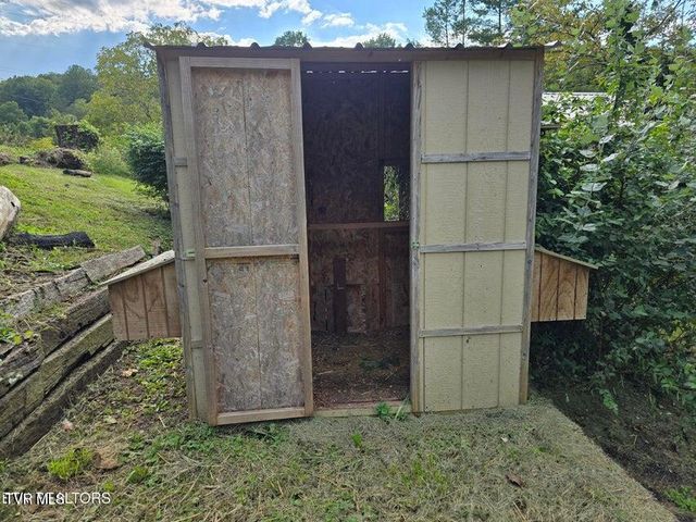 197 Wolfe Road, Sneedville, TN 37869