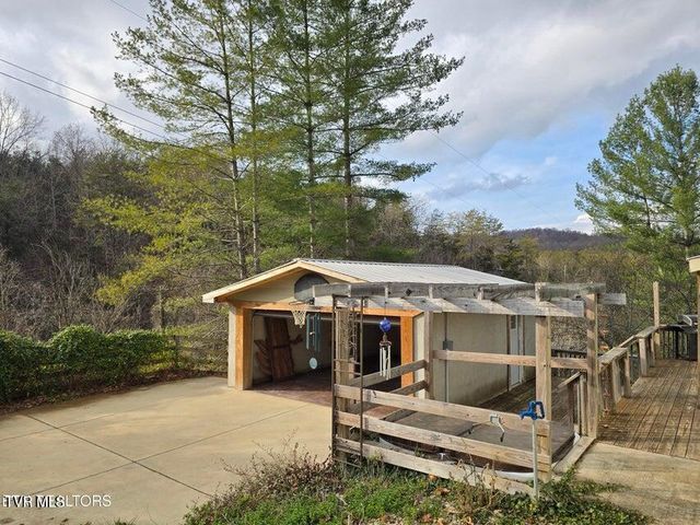 197 Wolfe Road, Sneedville, TN 37869