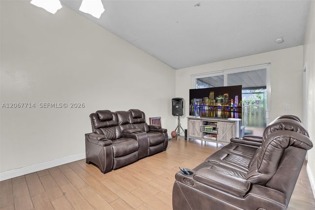 6760 NW 186th Ter, Hialeah, FL 33015