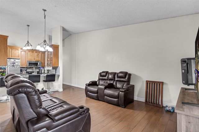 6760 NW 186th Ter, Hialeah, FL 33015