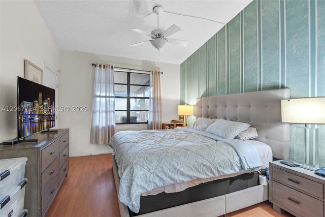 6760 NW 186th Ter, Hialeah, FL 33015