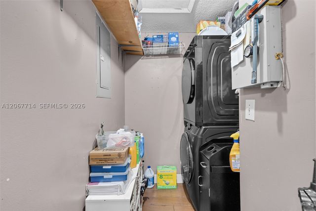 6760 NW 186th Ter, Hialeah, FL 33015