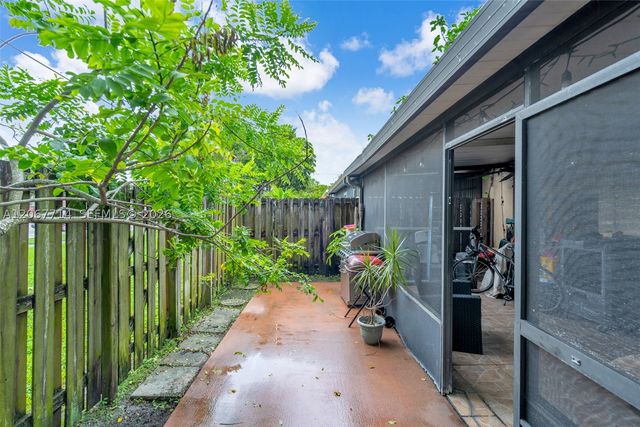6760 NW 186th Ter, Hialeah, FL 33015