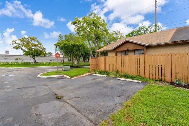 6760 NW 186th Ter, Hialeah, FL 33015