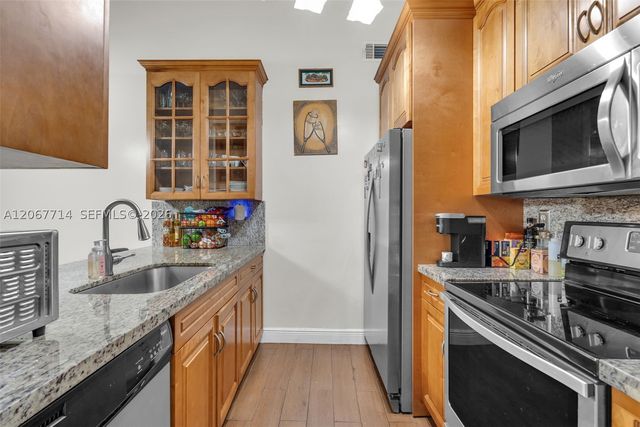 6760 NW 186th Ter, Hialeah, FL 33015