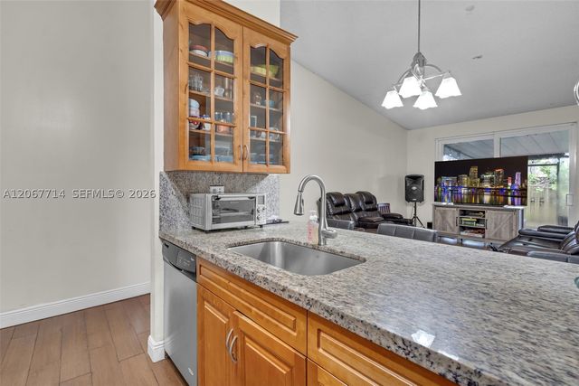 6760 NW 186th Ter, Hialeah, FL 33015