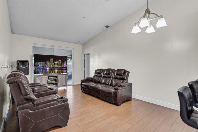 6760 NW 186th Ter, Hialeah, FL 33015