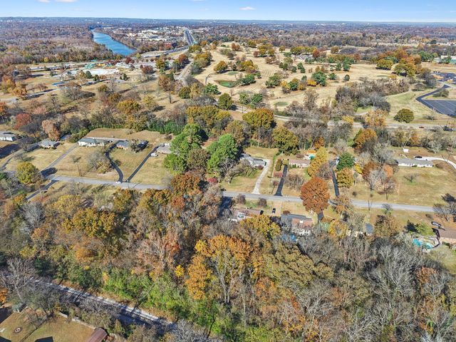 2745 Windemere Dr, Nashville, TN 37214