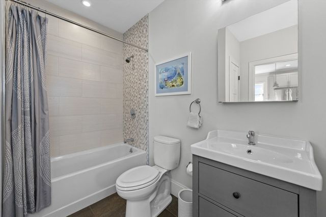 72-74 Manthorne Rd 74, Boston, MA 02132