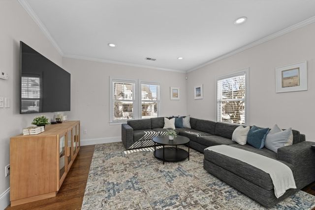 72-74 Manthorne Rd 74, Boston, MA 02132