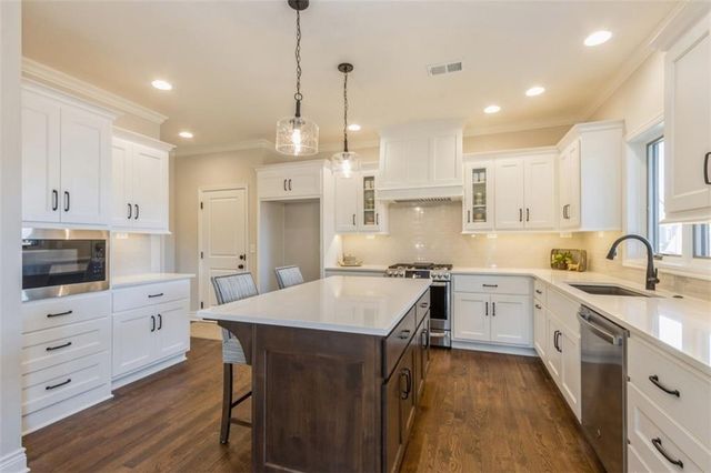 11419 S Waterford Drive, Olathe, KS 66061