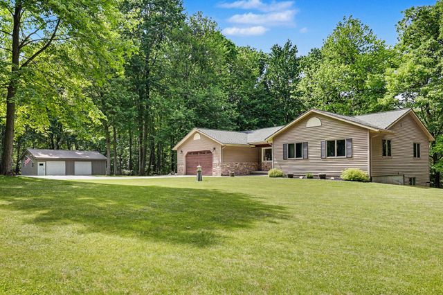 11024 W Peck Lake Road, Lowell, MI 49331