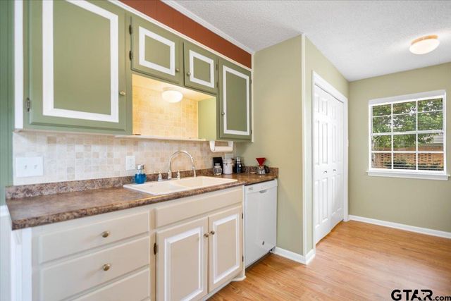 1322 E Hankerson St, Tyler, TX 75701