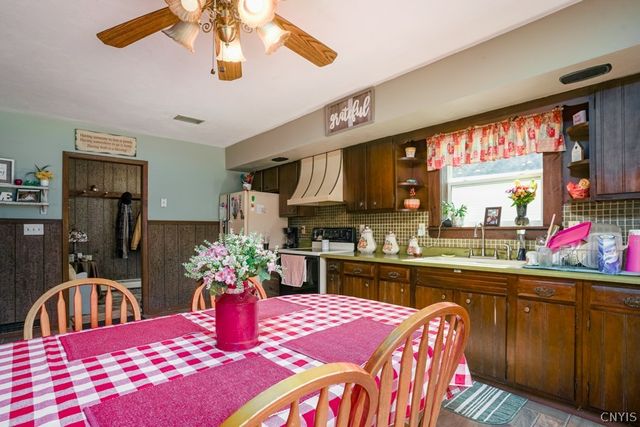 1214 Elizabethtown Rd, German Flatts, NY 13357