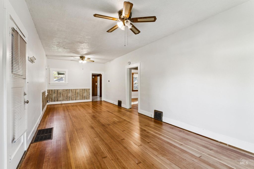 320 6th Ave S, Nampa, ID 83651 photo 3