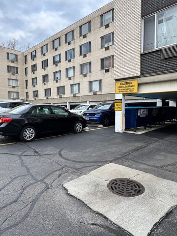 201 S Maple Avenue 411, Oak Park, IL 60302