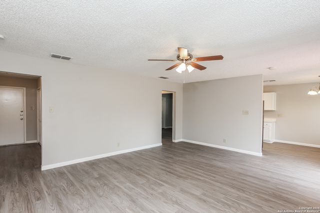 7111 Apache Ridge, Converse, TX 78109