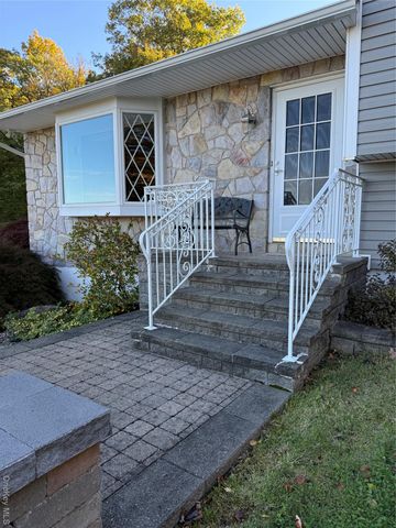 128 Lookout Pass, Stormville, NY 12582